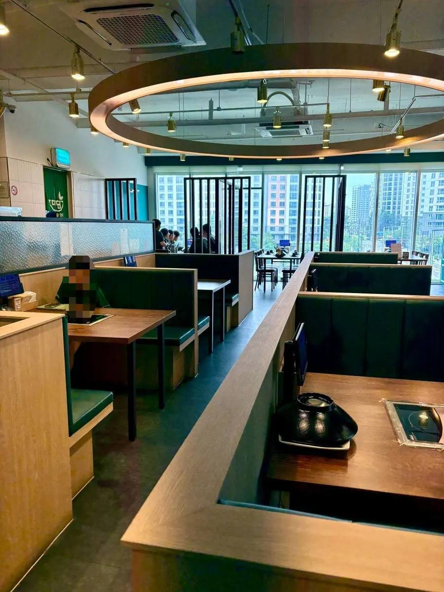 Widely spaced four-person table in the center of the hall