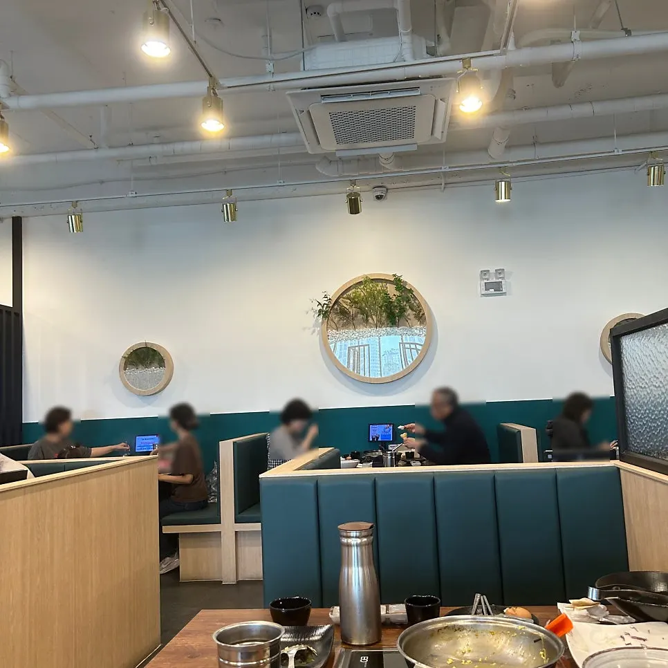 Restaurant seating during Sunday lunch hours