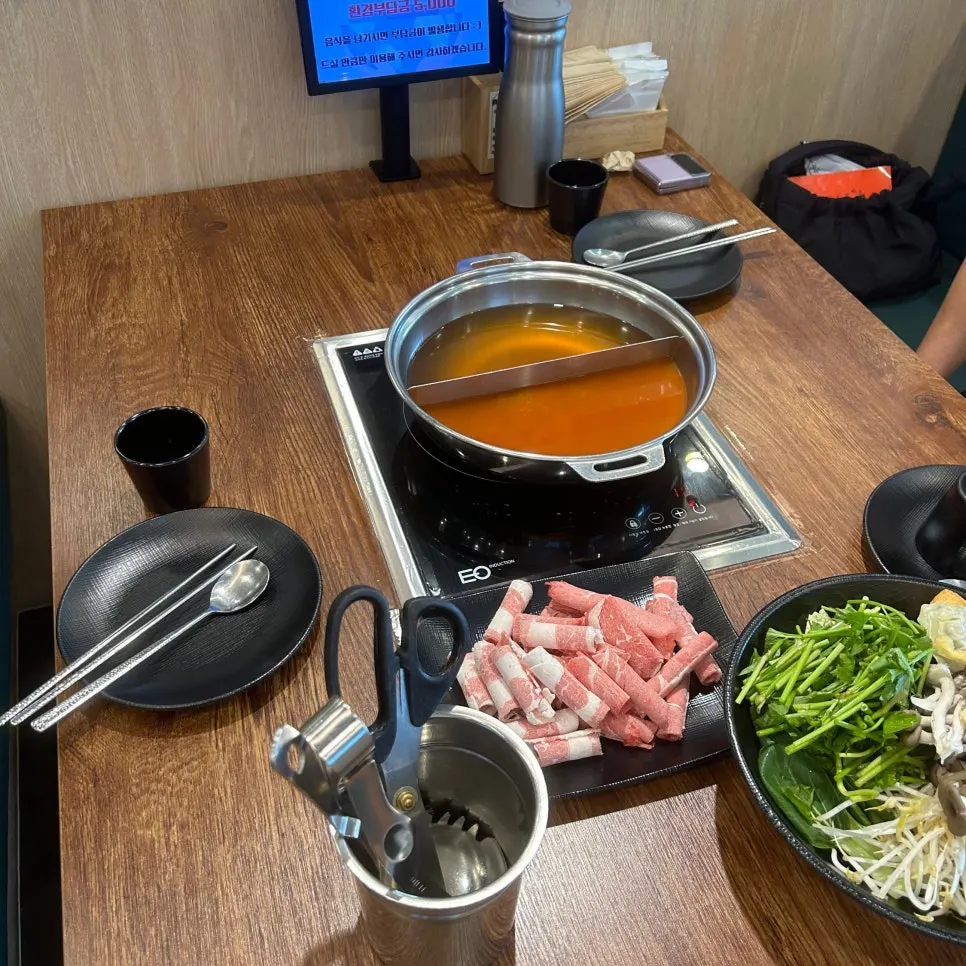 Pot with half clear and half spicy broth