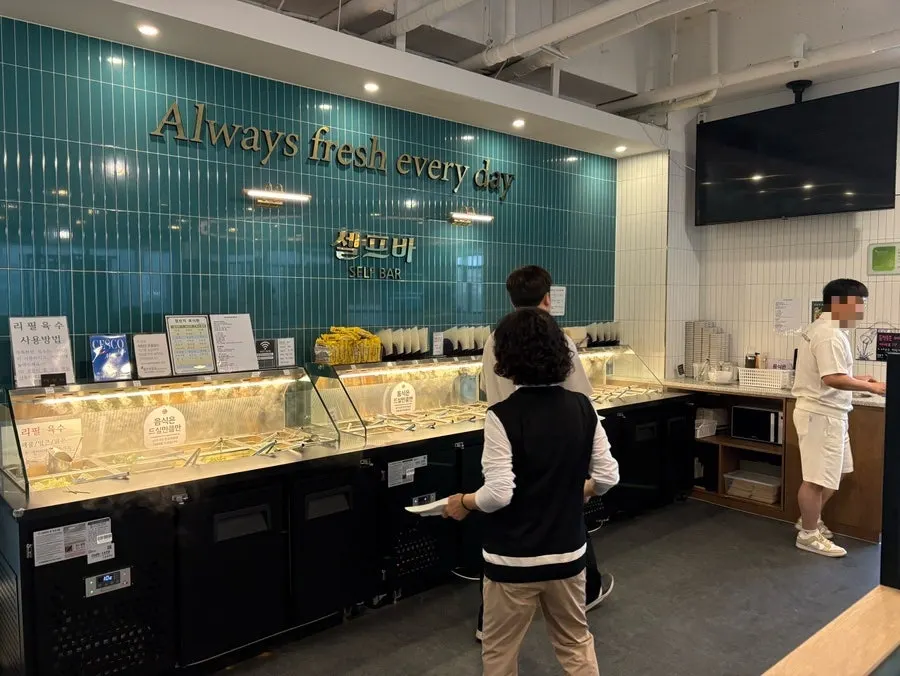 Vegetable section of the self-bar