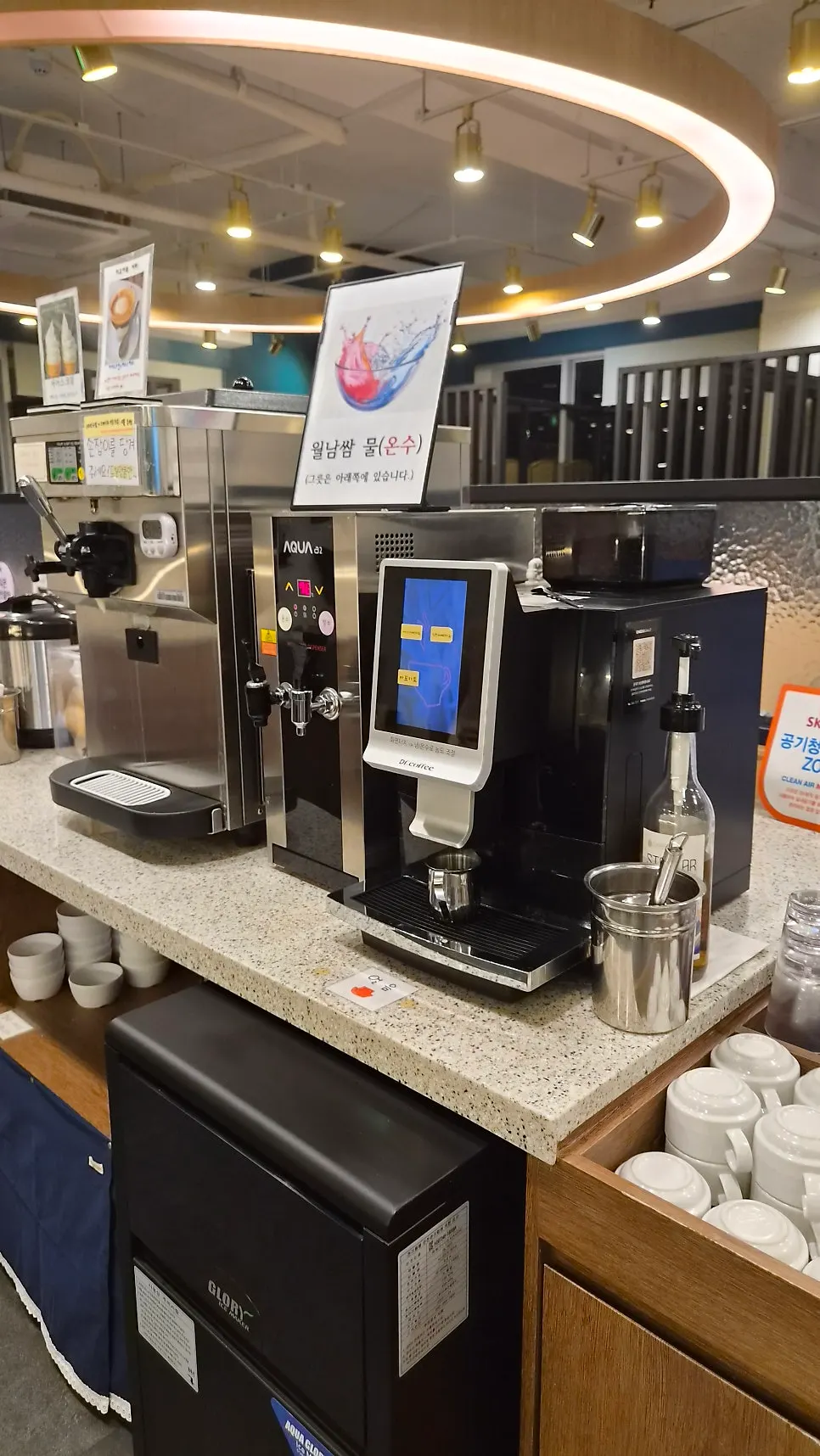 Sign explaining how to use the café corner