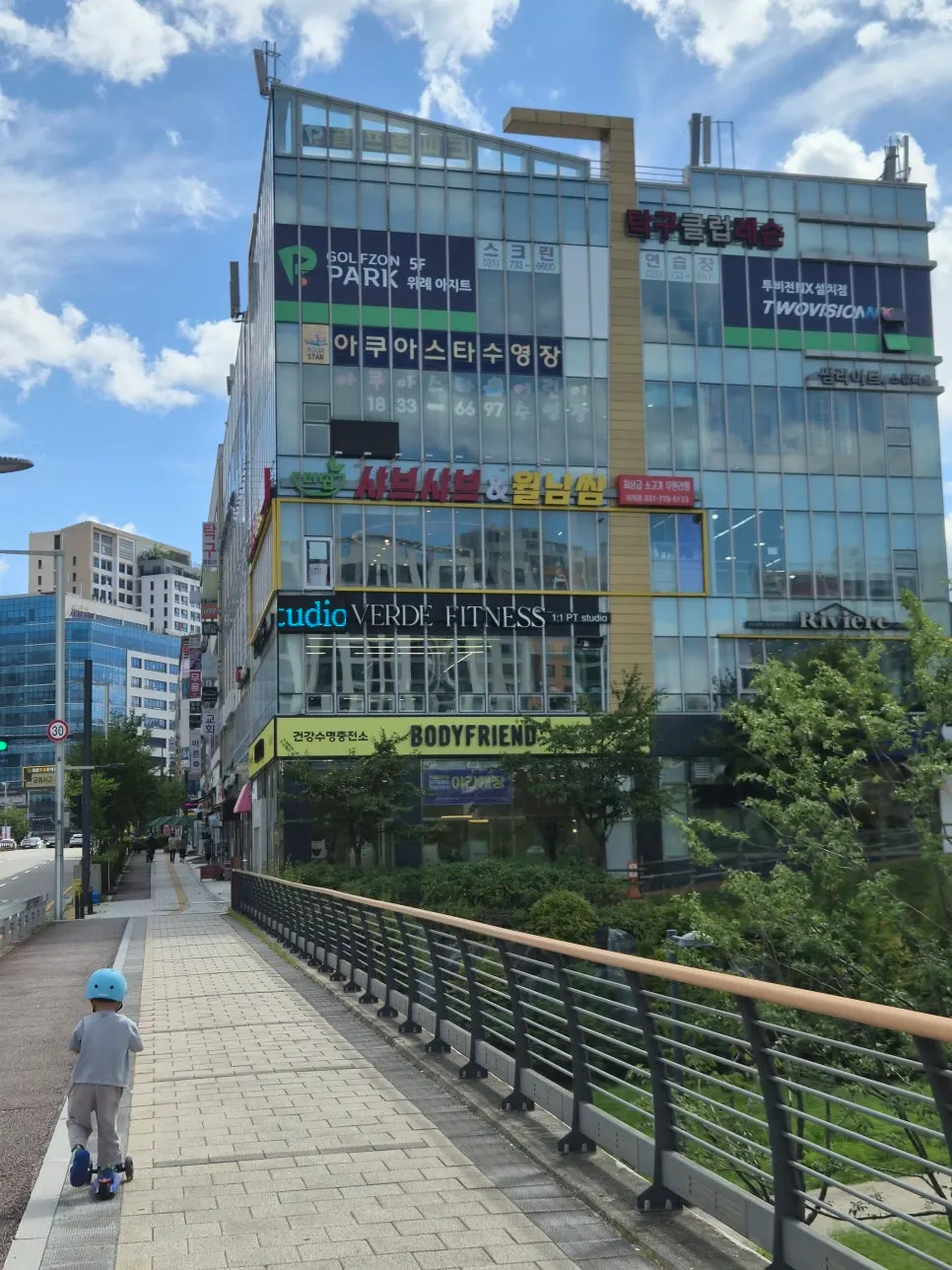 Dadam Shabu Shabu Wirye Branch building seen from the waterfront park bridge