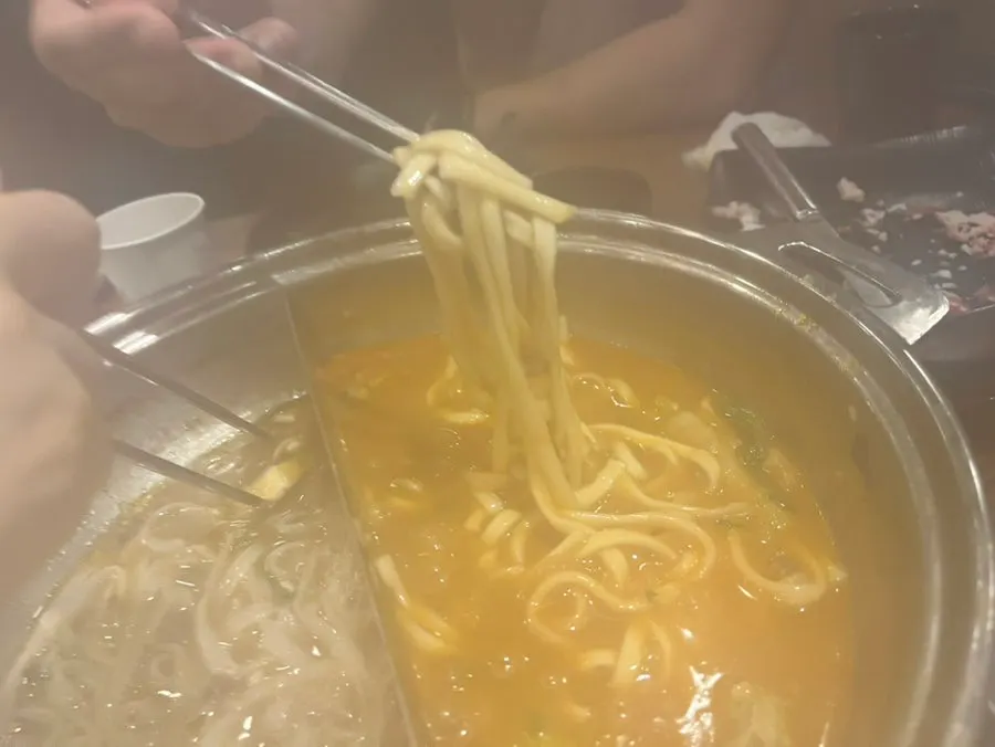 진해진 육수에 넣은 칼국수