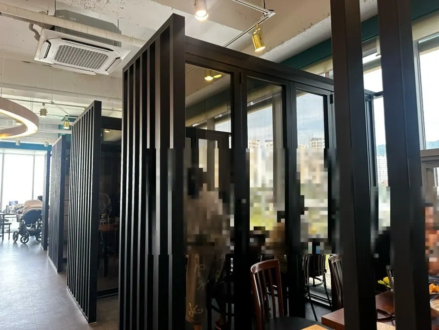 Wide view of the clean seating area at Dadam Shabu Shabu Wirye Branch
