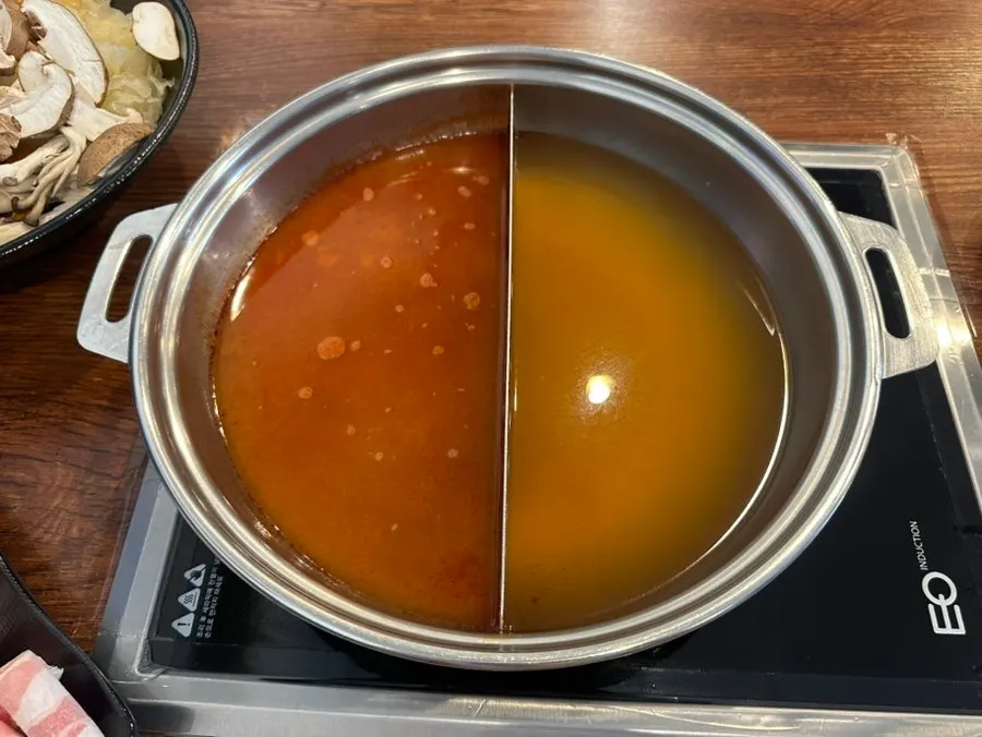 Sauce station with peanut sauce and chili sauce