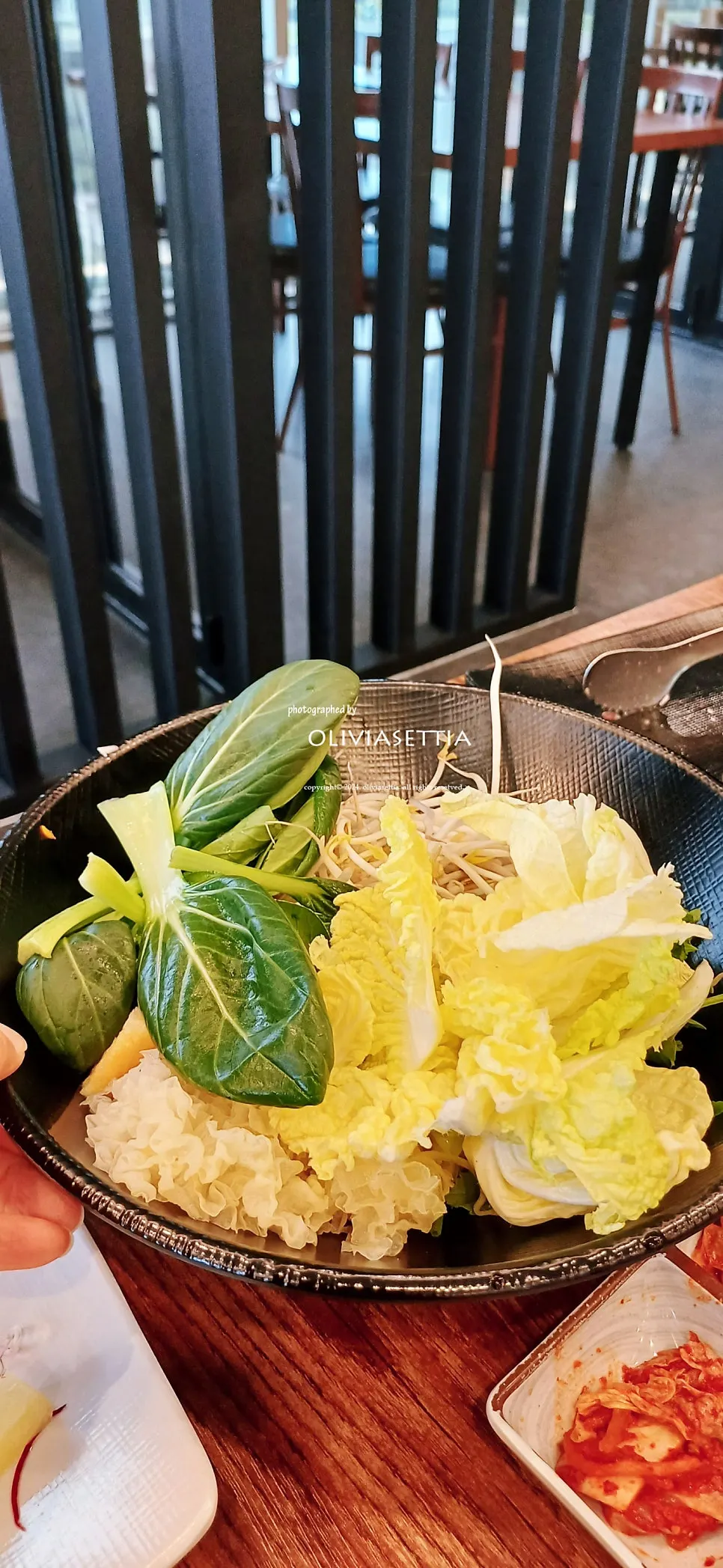 Thin slices of beef blanched in the broth