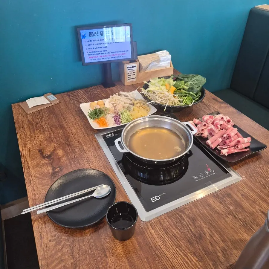 Table set for a single-person shabu-shabu order