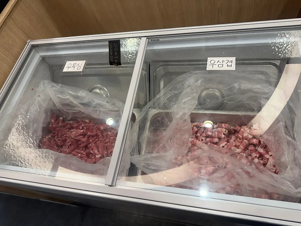 월남쌈 재료가 놓인 셀프바
