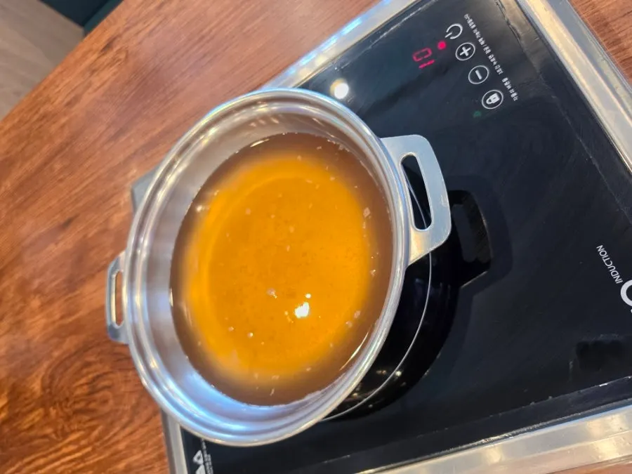 A seat with an induction burner at Dadam Wirye Branch