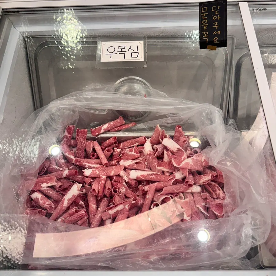소스 코너가 있는 다담샤브샤브 셀프바