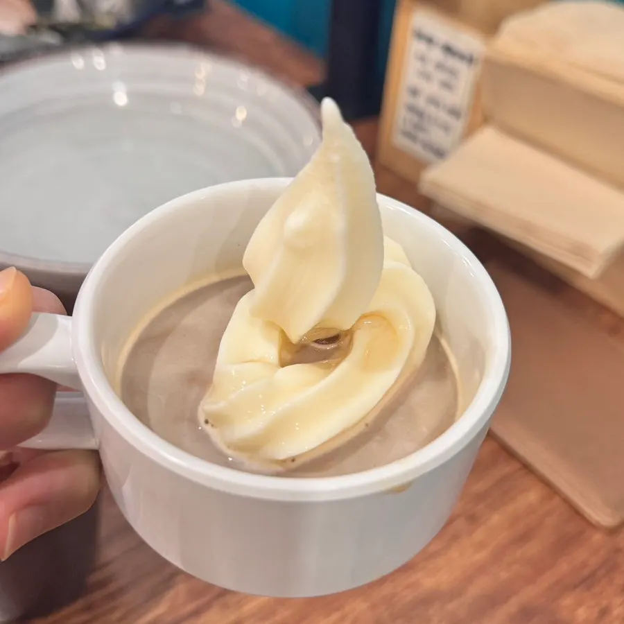 후식 아이스크림에 에스프레소를 부은 아포가토