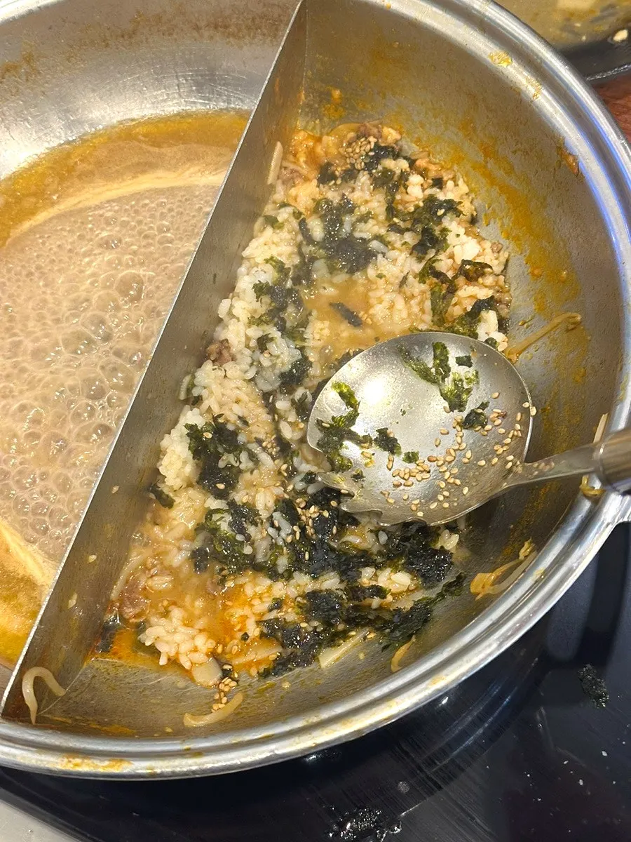 Wolnamssam being dipped in sauce