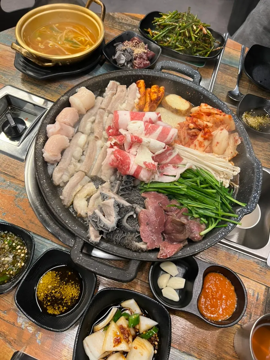 The full mixed platter laid out on the grill