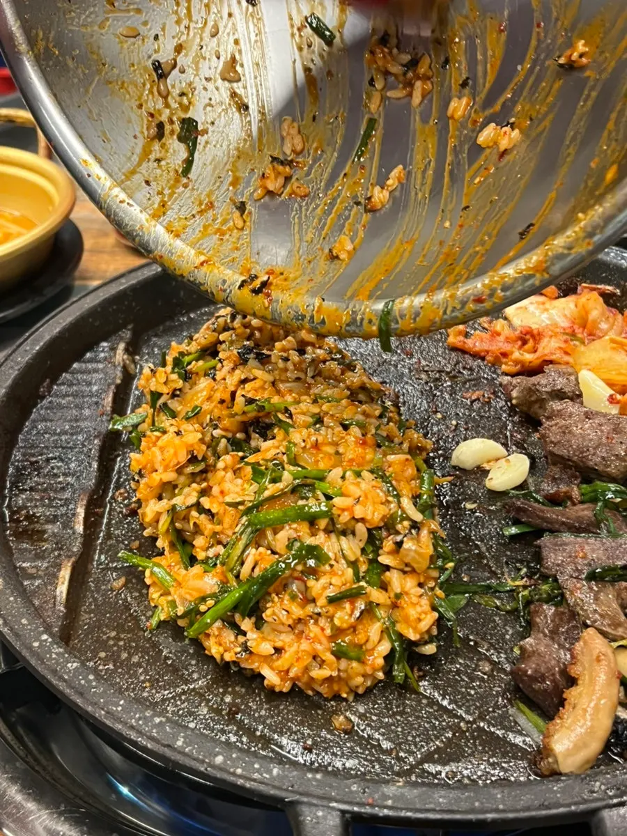 Cheese-topped gopchang fried rice