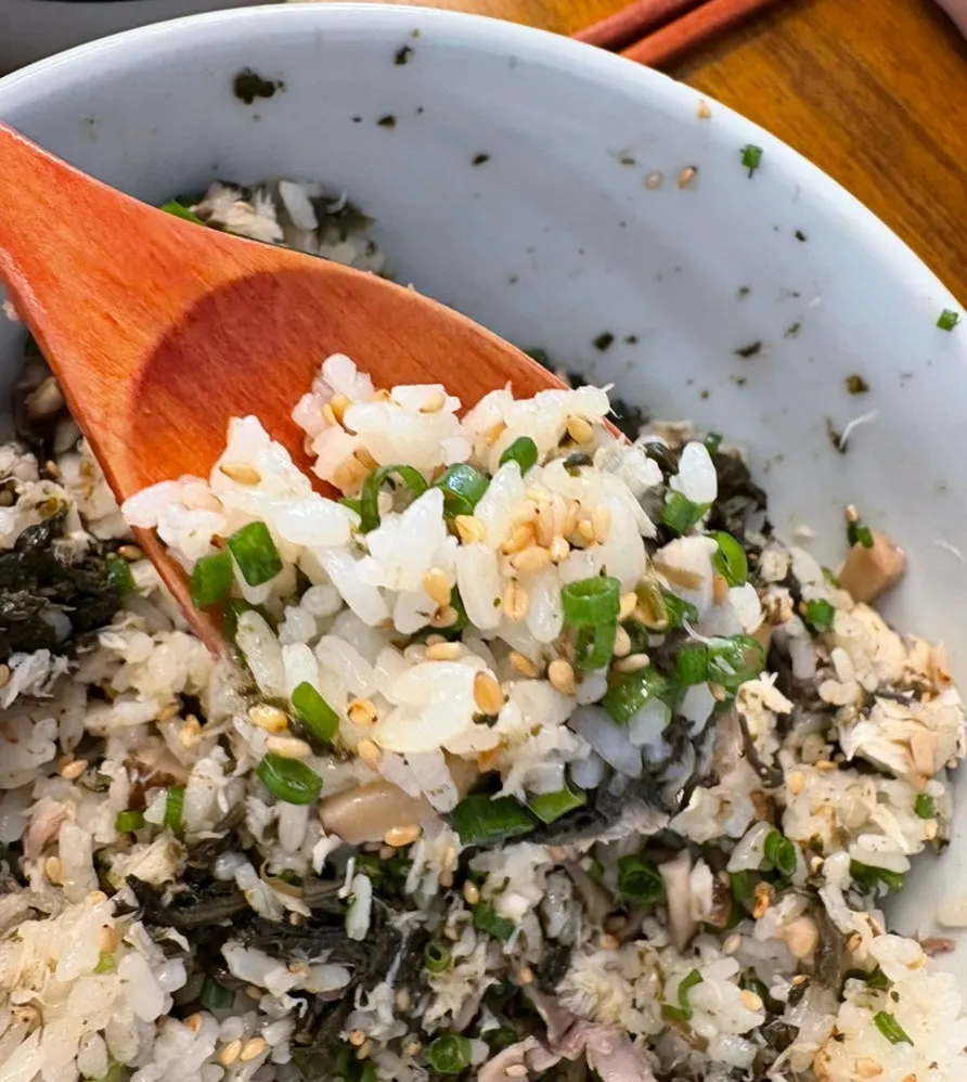 Rice mixed with mackerel and gondre greens