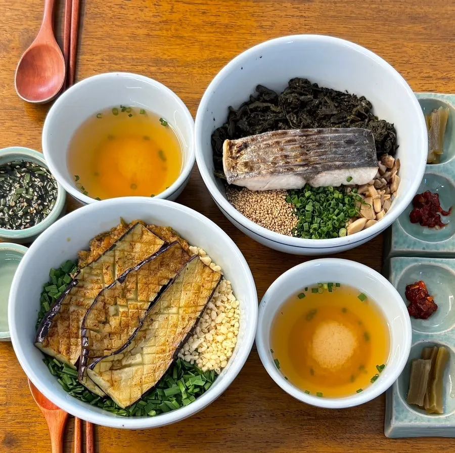 Weekday review-event Hanpan Beoseot mushroom dish