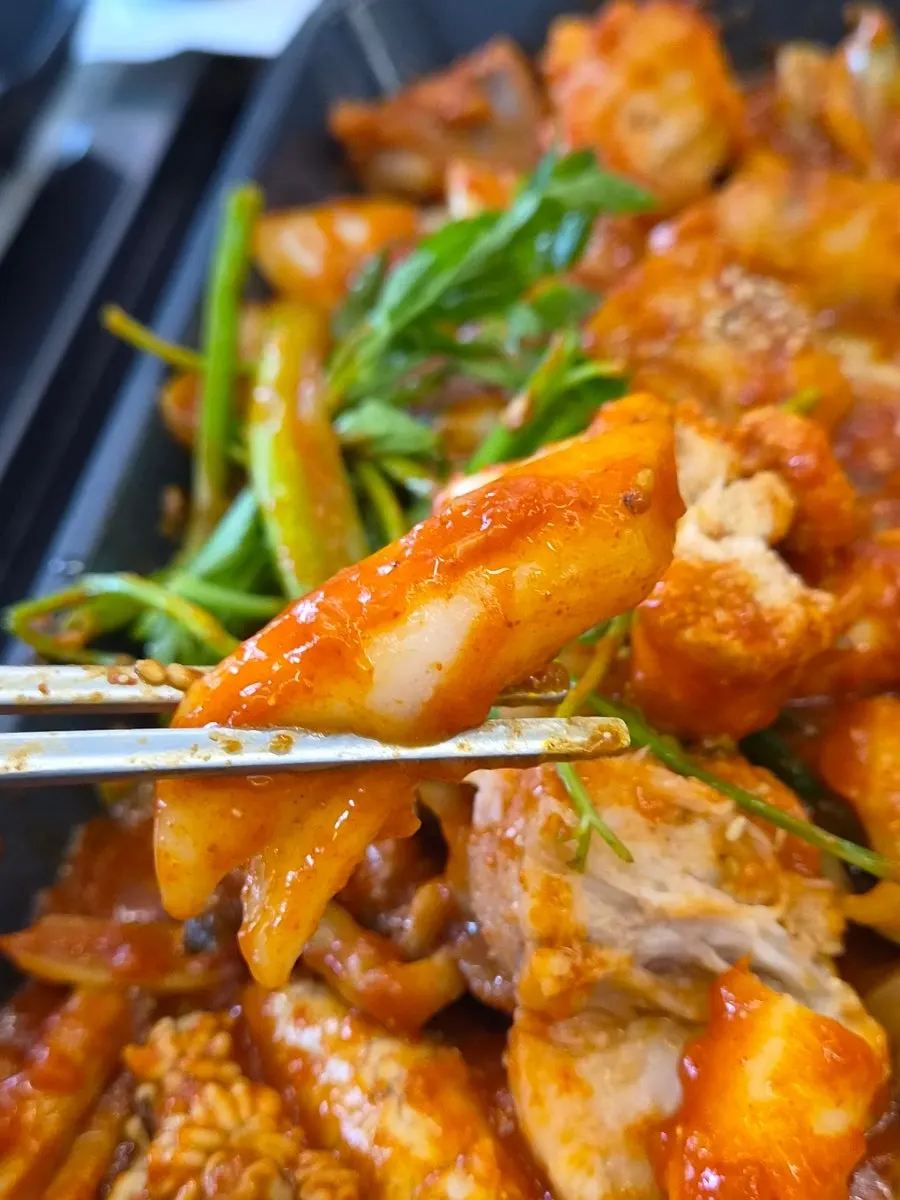 떡볶이 떡이 들어간 순살 아귀찜 클로즈업