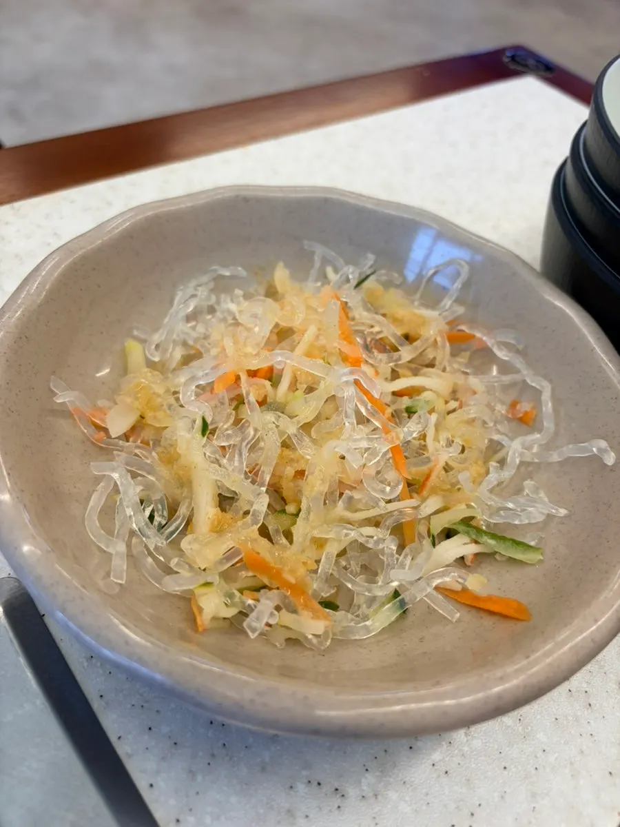 Basic side dishes served with braised ribs