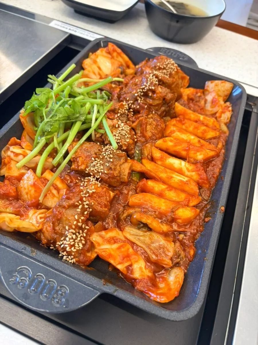 Miyeokguk and cheonsachae side dishes
