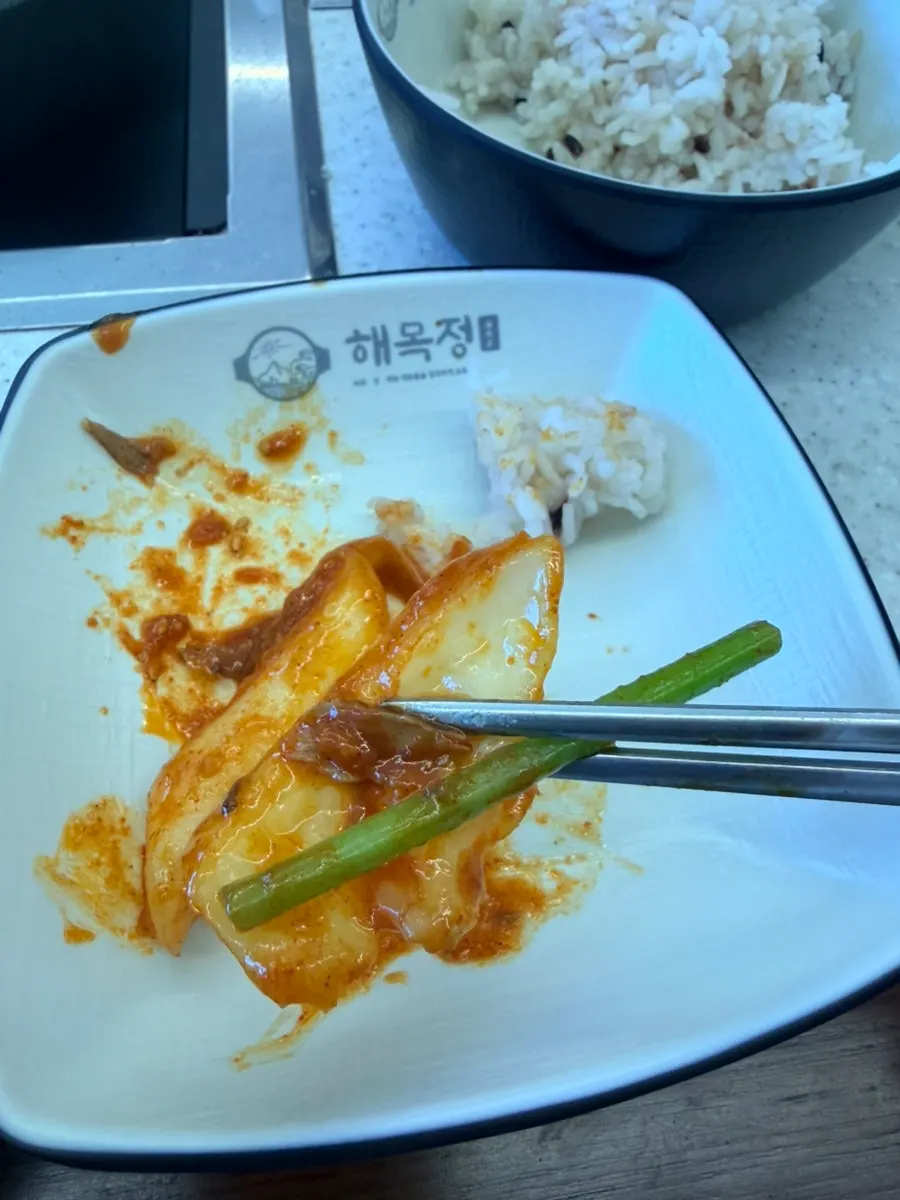 Chewy rice-cake add-ons soaked in sauce