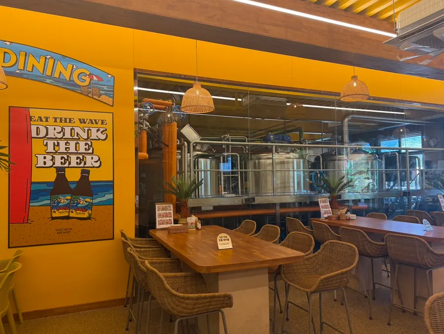 Craft beer menu board listing Boryeong Mud Lager, Daecheon Golden Ale, and more