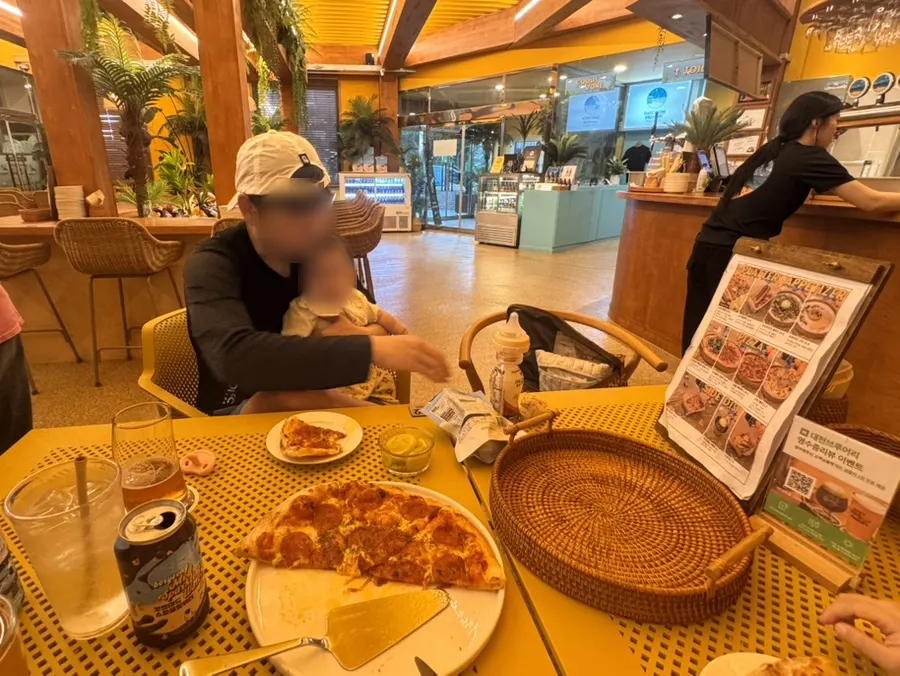 Pepperoni pizza enjoyed as Boryeong wood-fired pizza