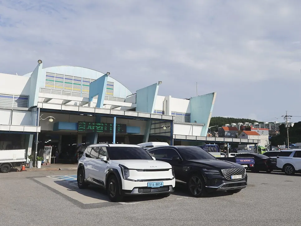 대천항 수산시장 건물 외부 모습