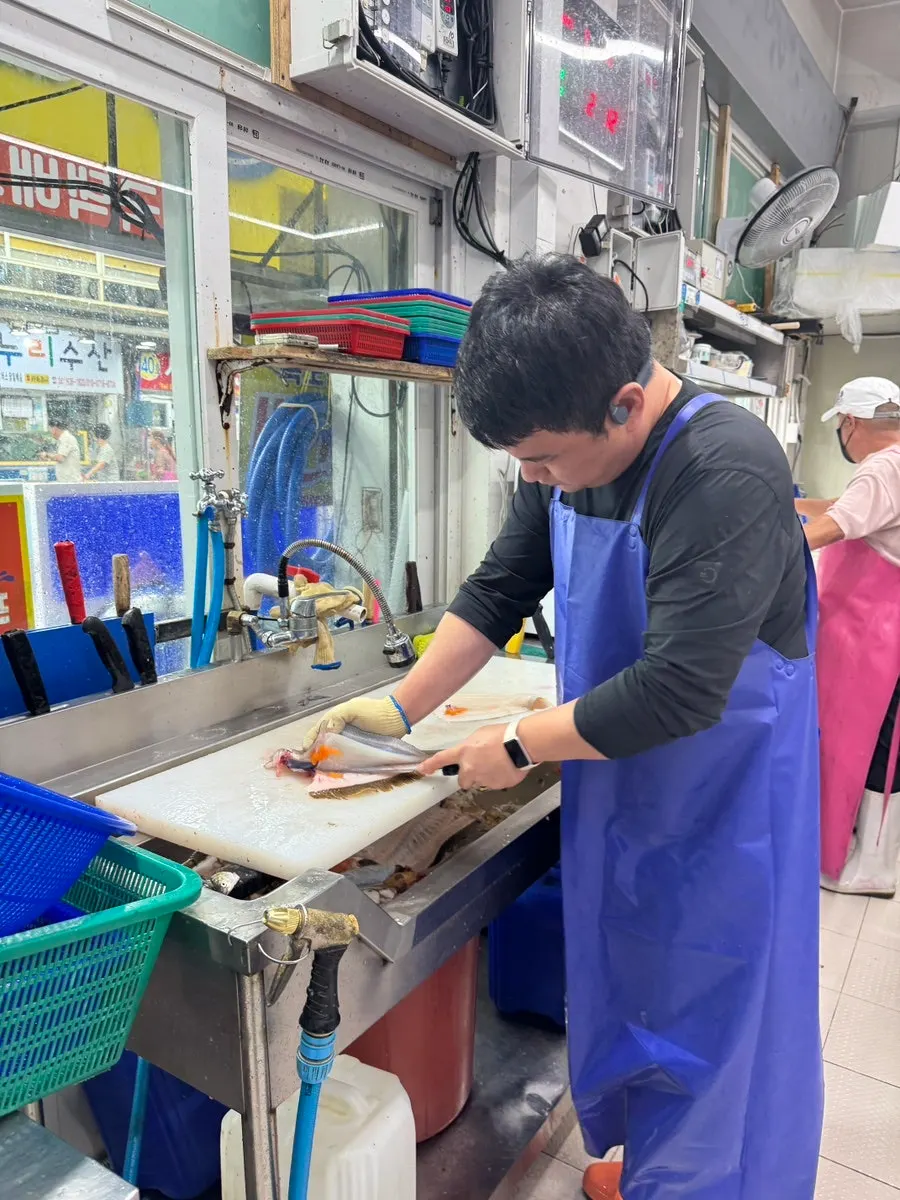 2대째 가업을 이어온 녹도수산 매장