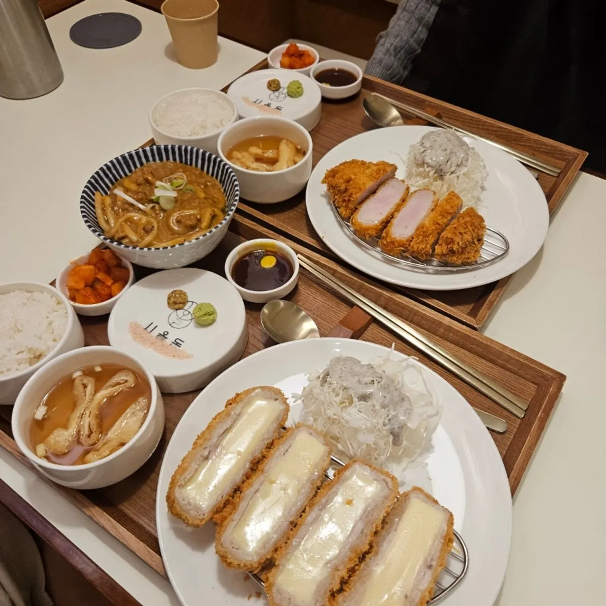 돈카츠 식사를 소개하는 대표 메뉴 사진