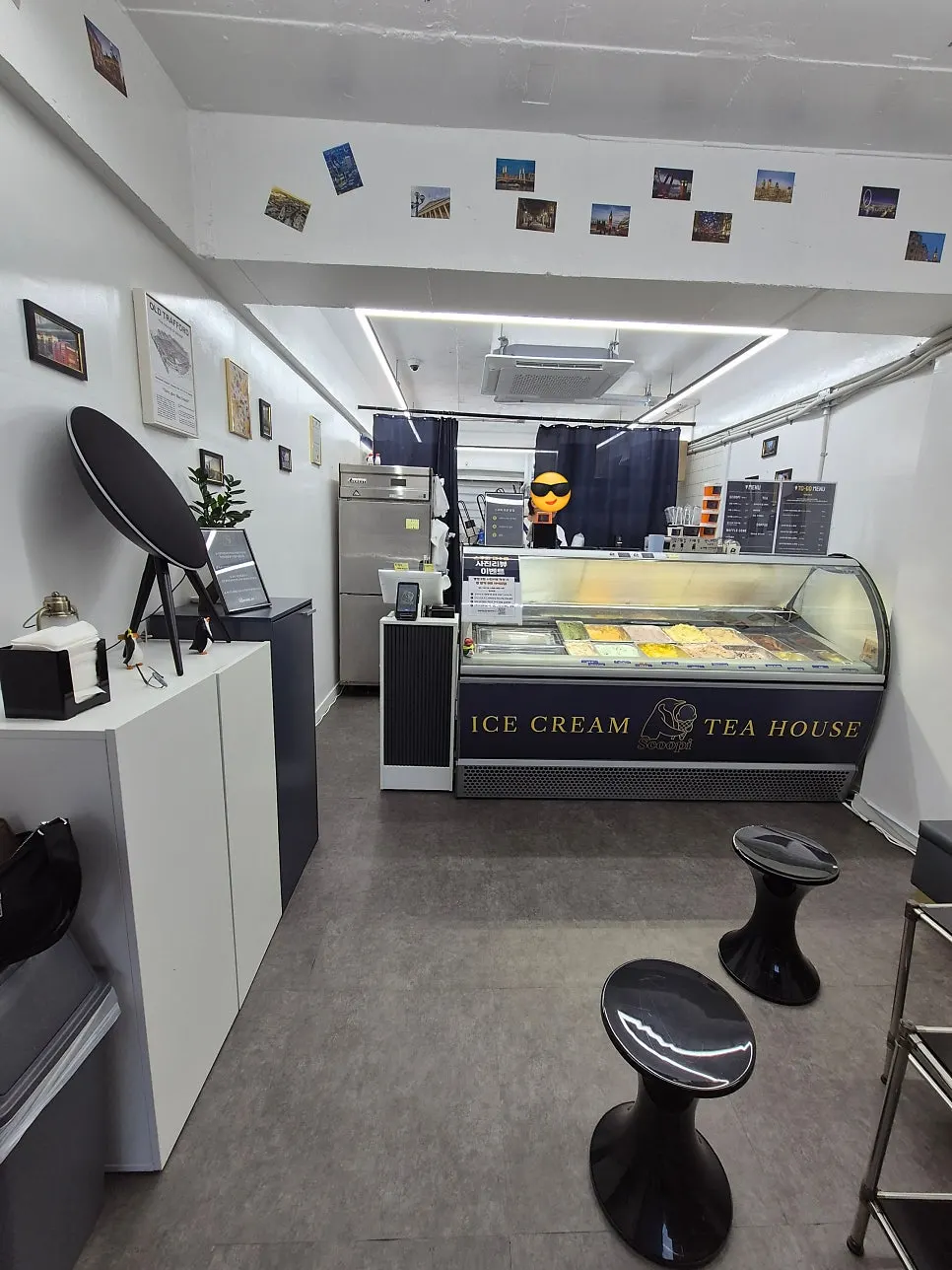 Interior atmosphere of Scoopy