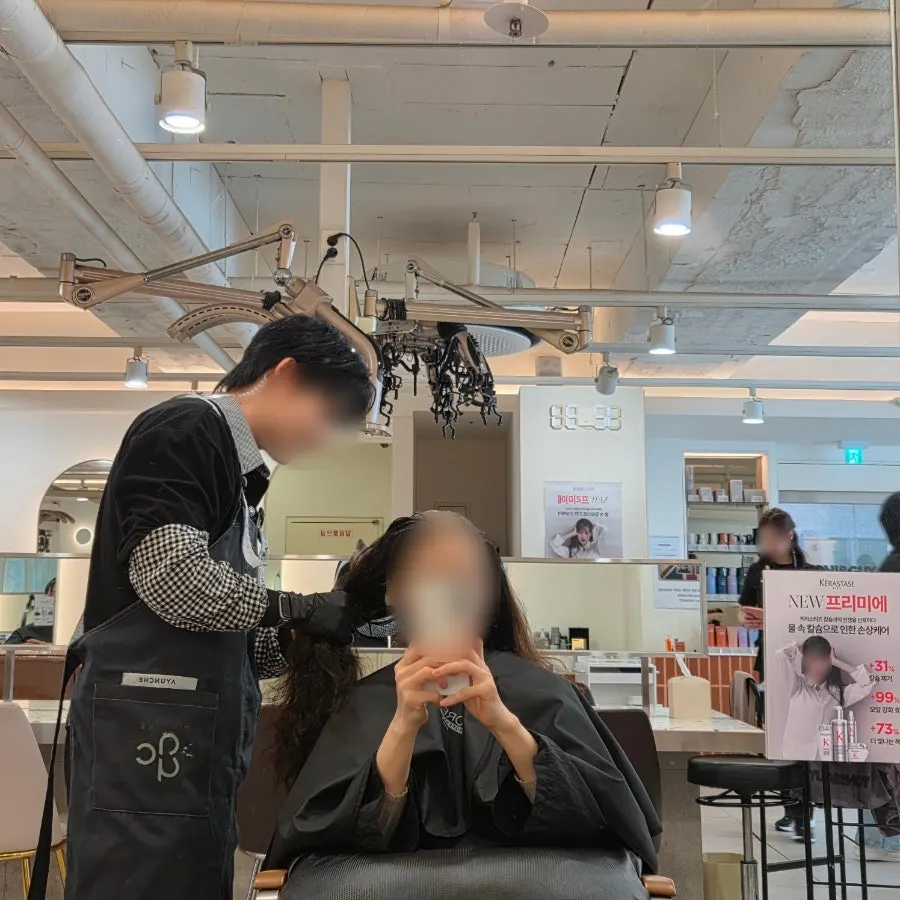 Applying the gray-coverage hair color