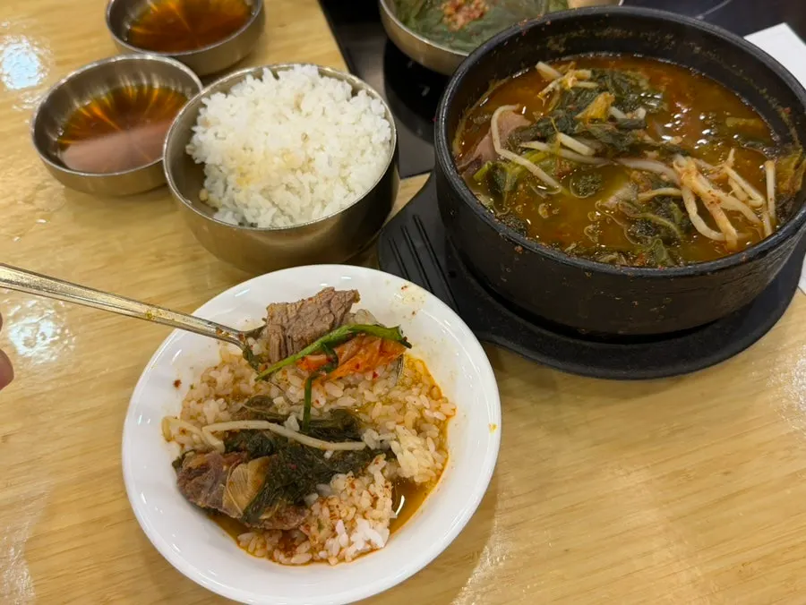 A gukbap meal with kimchi and side dishes