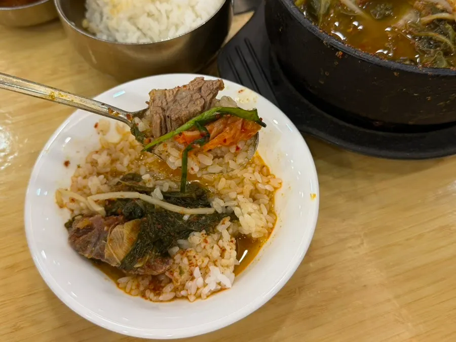 Hantiok’s gukbap side-dish spread