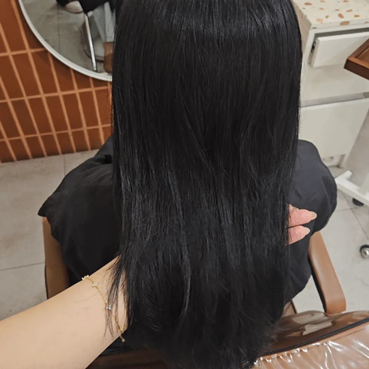 매트브라운 염색 완성 헤어스타일