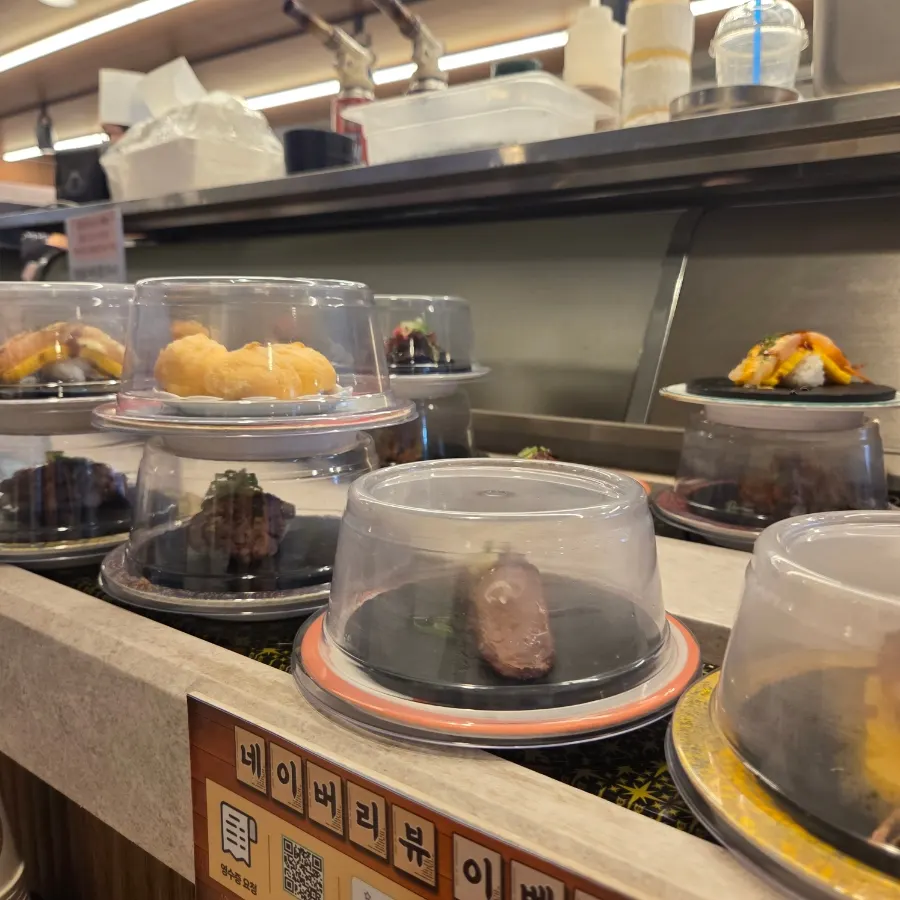 Conveyor-belt sushi rail circling the center of the restaurant