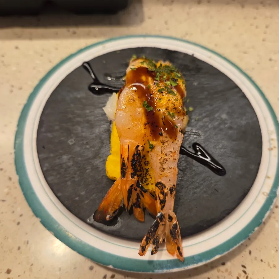 Egg shrimp sushi with sauce