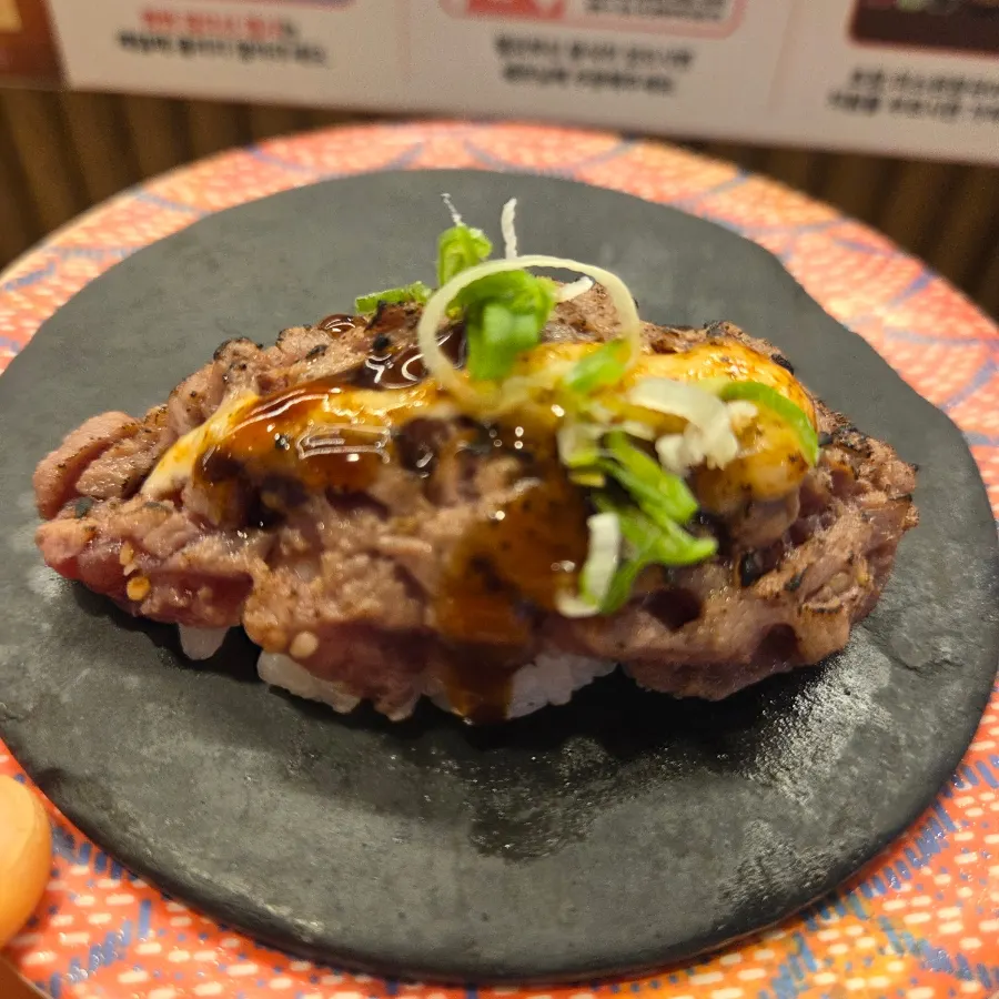 Yukhoe tataki sushi topped with sauce and toppings