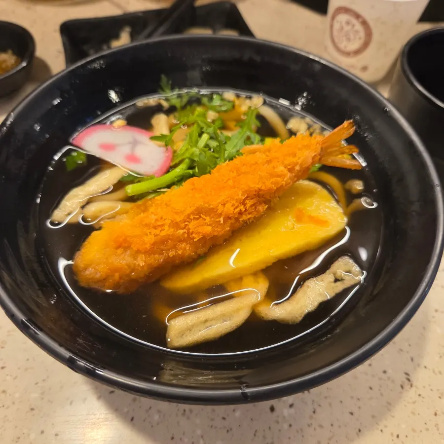 Half udon with fried shrimp and egg