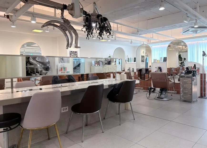 Waiting area at TONI&GUY Daechi