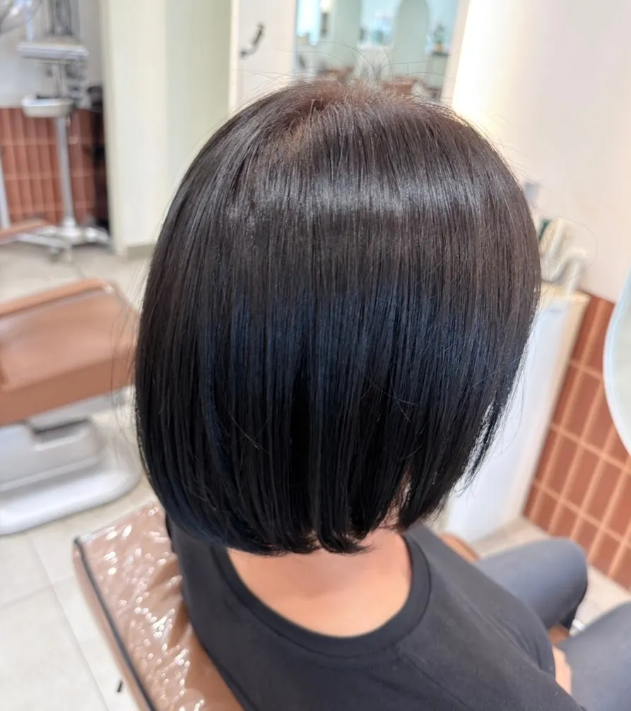 Calm ash brown tone with red neutralized