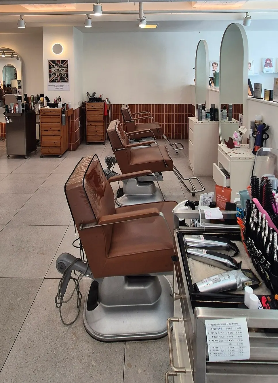 Waiting area at TONI&GUY Daechi