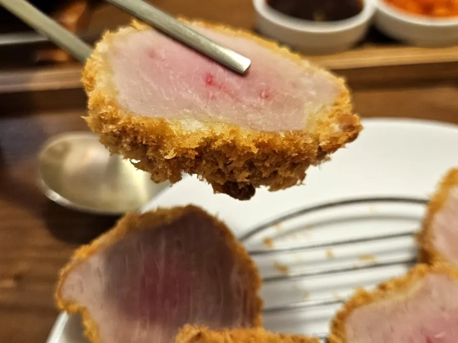 Moist tenderloin cutlet from the set meal