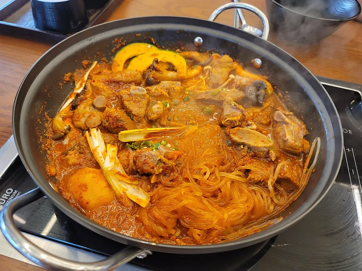 Table setting with spicy galbijjim at Daedae Myeonok in Uijeongbu's Gosan-dong