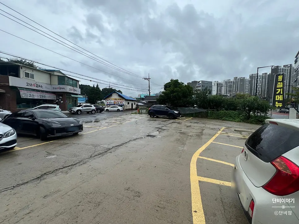 Wide private parking lot in front of Daedae Myeonok
