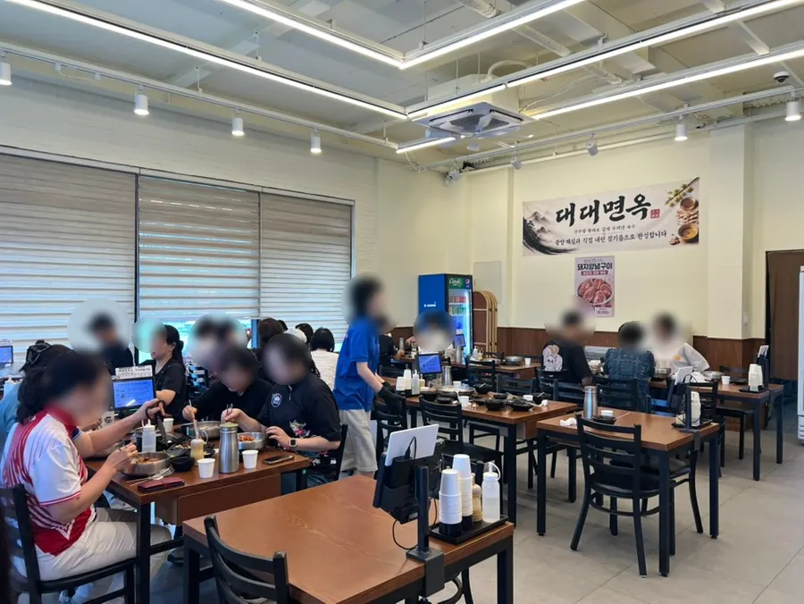Interior of Daedae Myeonok with 2-seat and 4-seat tables