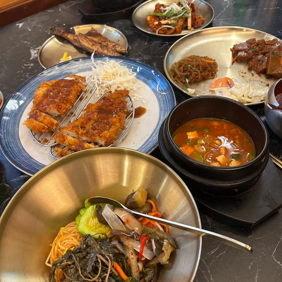 지난 방문의 한식 정식 상차림