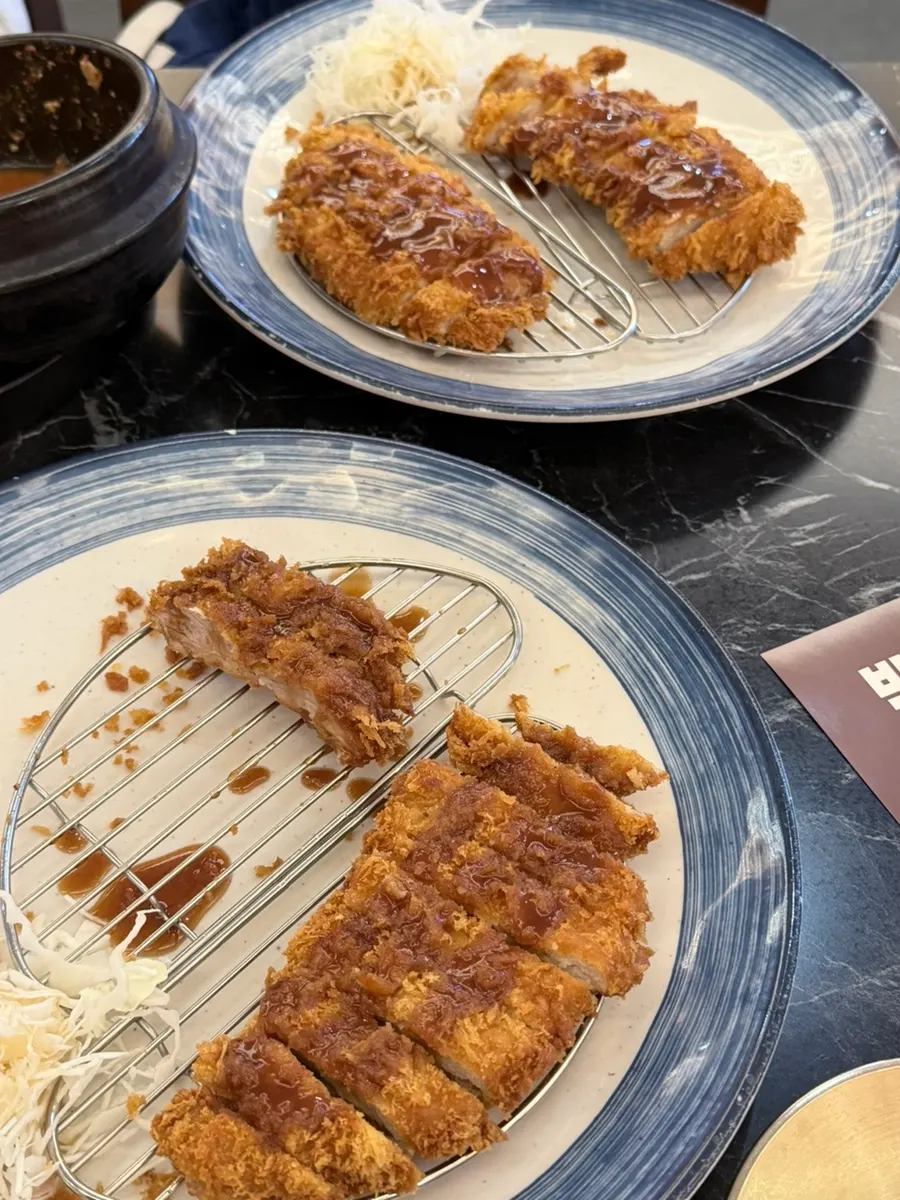 Menú con donkatsu crujiente