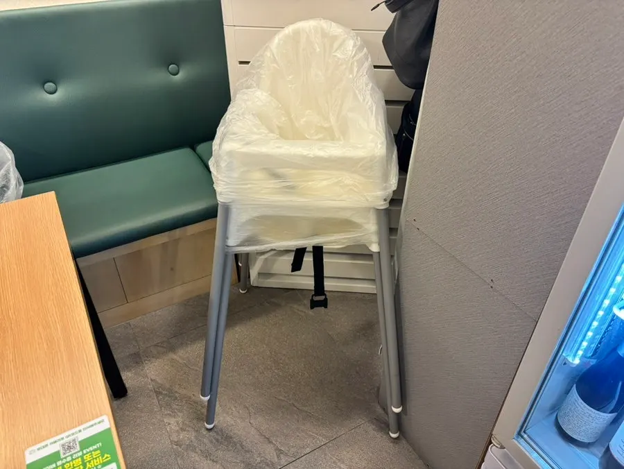 대도장어 매장 한쪽 편의 용품