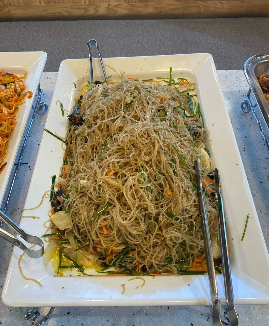 Side dish tray filled with tteokbokki