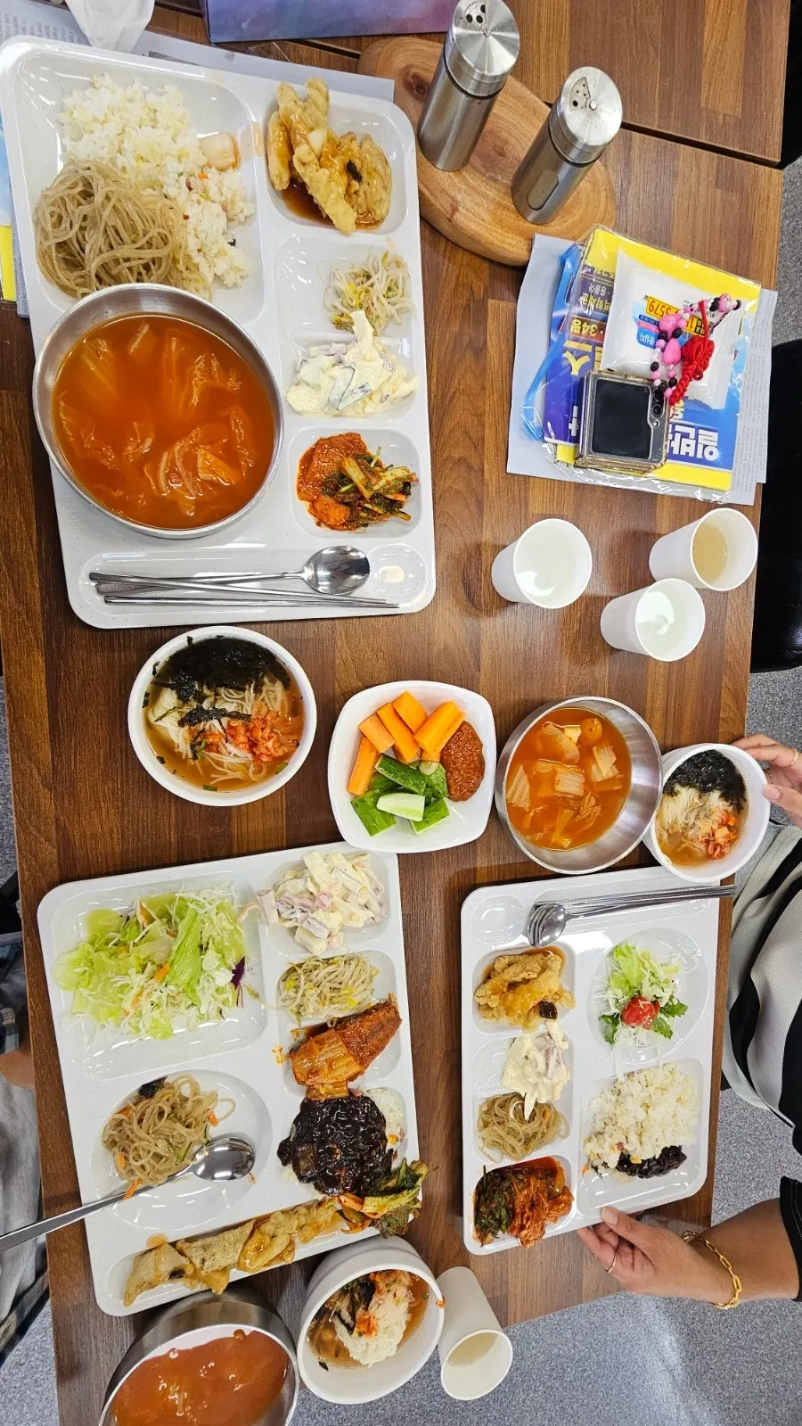 뷔페에서 담아 먹은 잔치국수